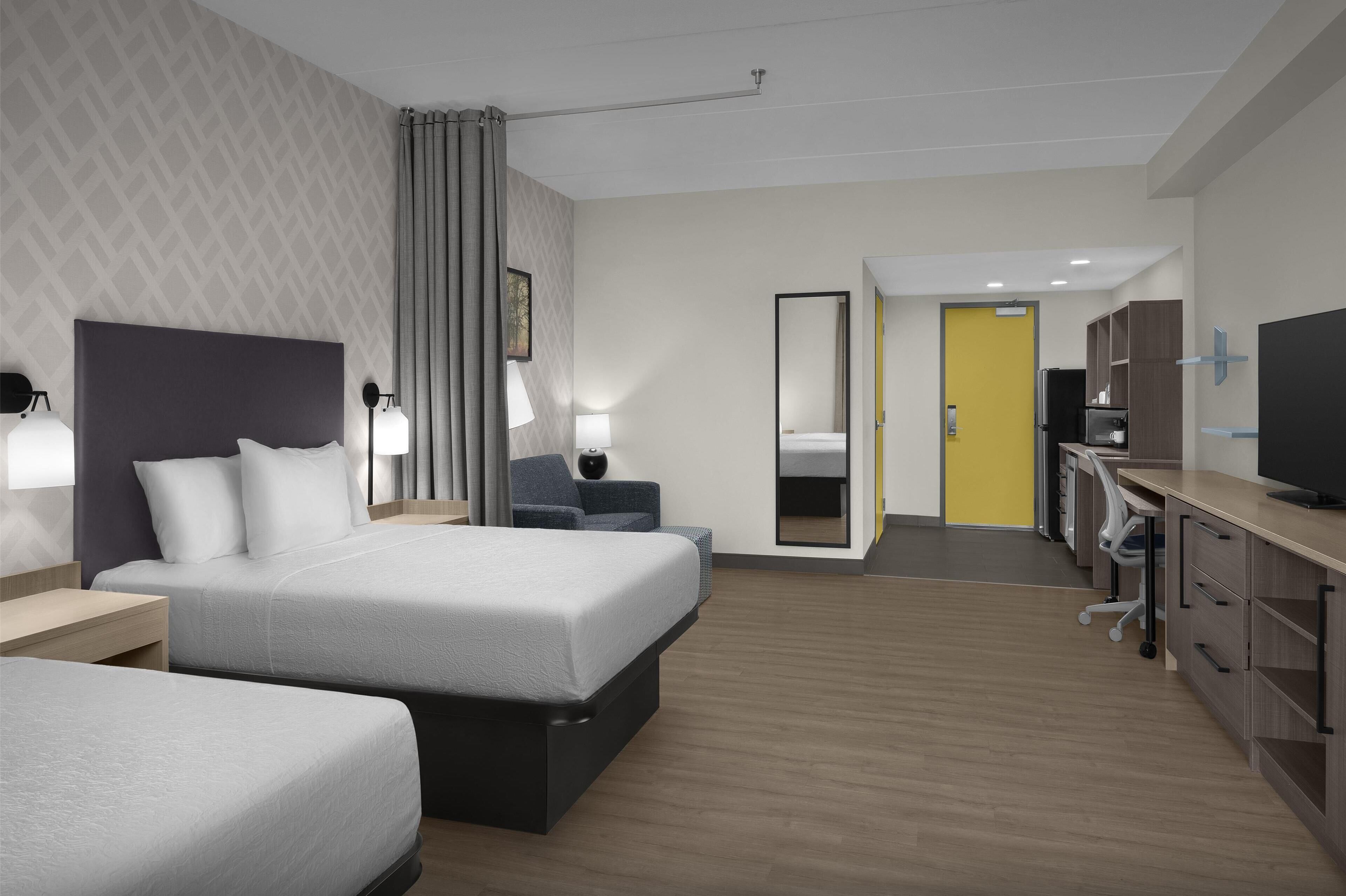 Studio Suite, 2 Queen Beds, Accessible, Bathtub | Living area | TV