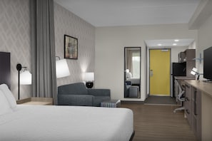 Studio Suite, 1 King Bed, Ocean View | Living area | TV