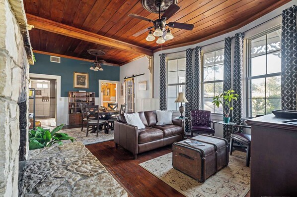 TV, fireplace, offices