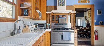 Historic 2 Bed Farmhouse: Firepit | Mountain Views