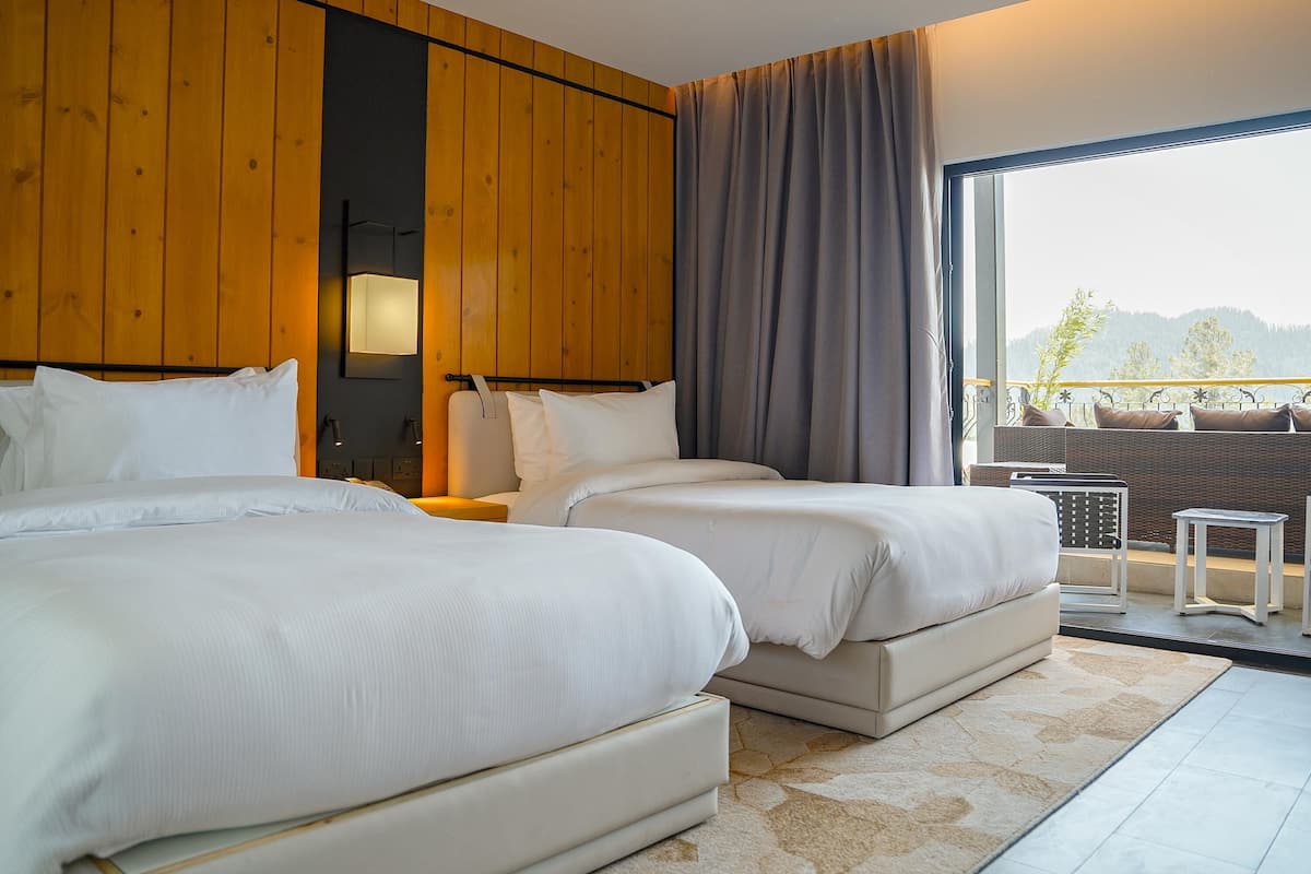 Familie chalet, 5 slaapkamers | Een minibar, een kluis op de kamer, een bureau, een laptopwerkplek