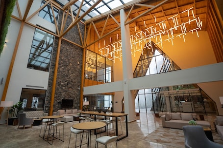 Lobby. Doubletree By Hilton Nathiagali