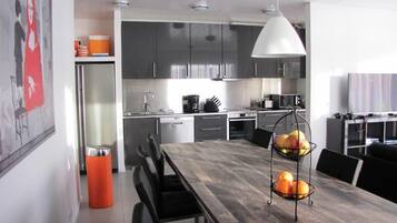 Apartemen Standar, pemandangan laut | 2 kamar tidur, setrika/meja setrika, dan Wi-Fi gratis