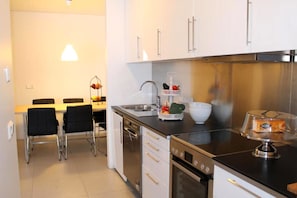 Comfort-Apartment | Eigene Küche | Kühlschrank, Ofen, Geschirrspüler, Kochgeschirr/Geschirr/Besteck