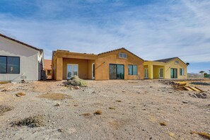 Exterior - 7 Mi to Golf: Mtn-View Retreat in Bullhead City (Bullhead City)