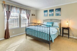 3 bedrooms, iron/ironing board, WiFi, bed sheets