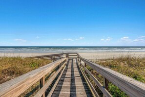 On the beach - Catch the Breeze l Direct Oceanfront l Heated Pool (St. Augustine)