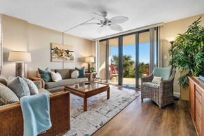 TV - Catch the Breeze l Direct Oceanfront l Heated Pool (St. Augustine)