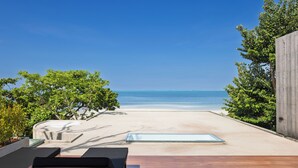 A wooden deck with lounge chairs and a glass viewing platform overlooking a beach. - Vows Villa Beachfront (Koh Samui)