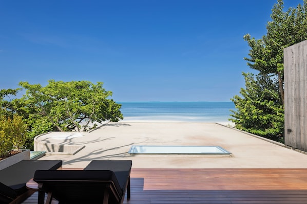 Premier Suite Oceanfront | Terrace/patio