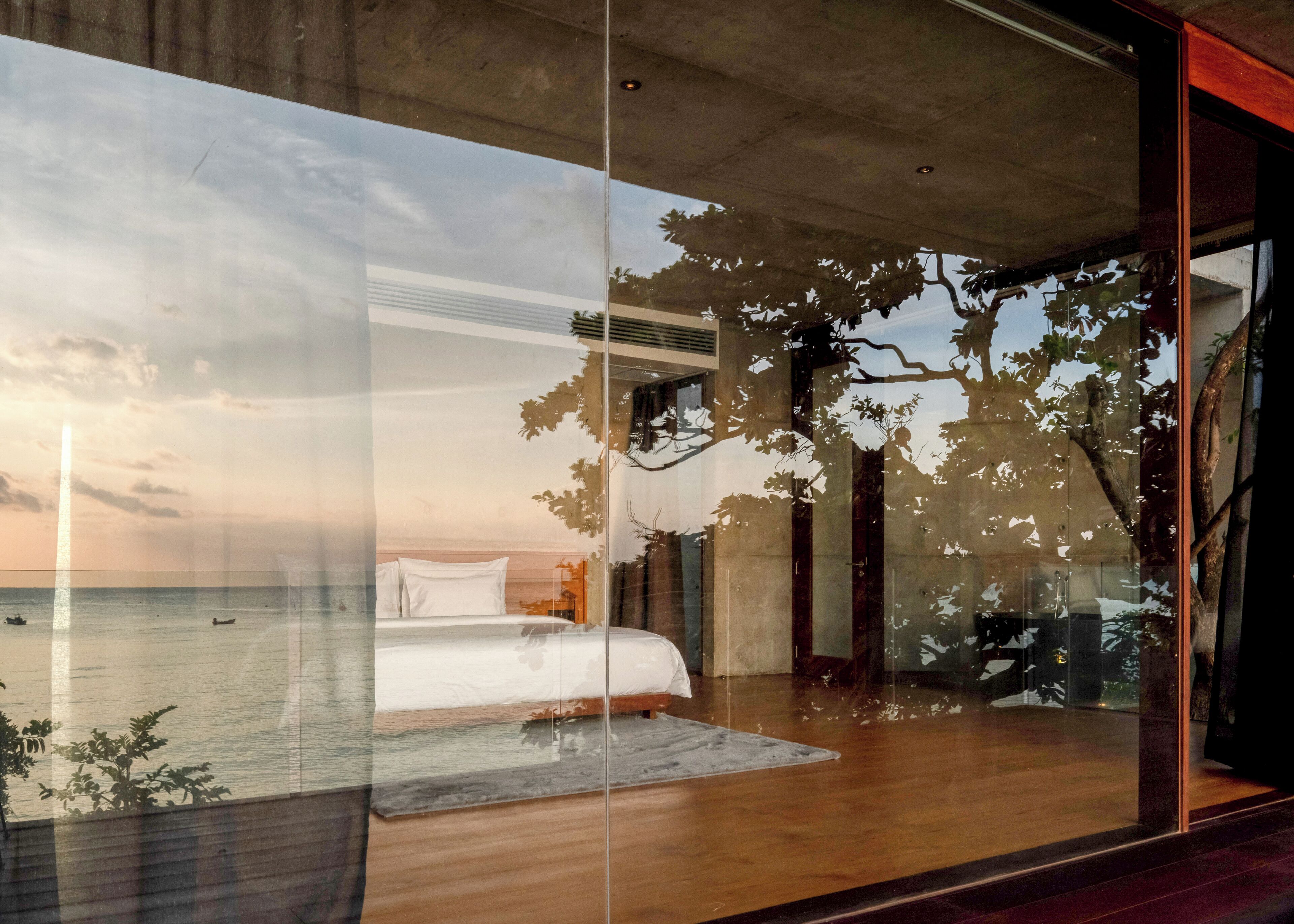 Panoramic Oceanfront Suite | Ilmaiset minibaarituotteet, tallelokero huoneessa, pimennysverhot