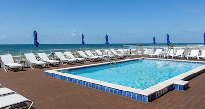 New Listing! Villa Lost Key| Pet Friendly| Private Beach Club| Two Pools| Tennis| Free Golf!|4 Bikes