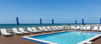 New Listing! Villa Lost Key| Pet Friendly| Private Beach Club| Two Pools| Tennis| Free Golf!|4 Bikes