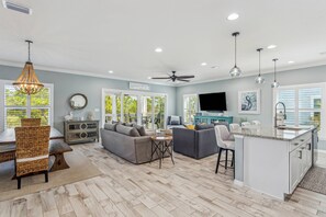 Smart TV, ping pong - New Listing! Villa Lost Key| Pet Friendly| Private Beach Club| Two Pools| Tennis| Free Golf!|4 Bikes (Pensacola)