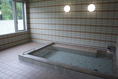 Hot springs. Gassan no yado kasiwaya