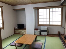 Quarto, para não fumantes, vista para a montanha | Cofres nos quartos, Wi-Fi de cortesia