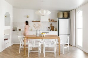 Dining - Good Soul Cottage – Cosy, Charming, and Steps from the City (Invermay)