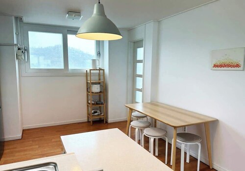 Large Apt. Awesome nature nearby, Pangyo