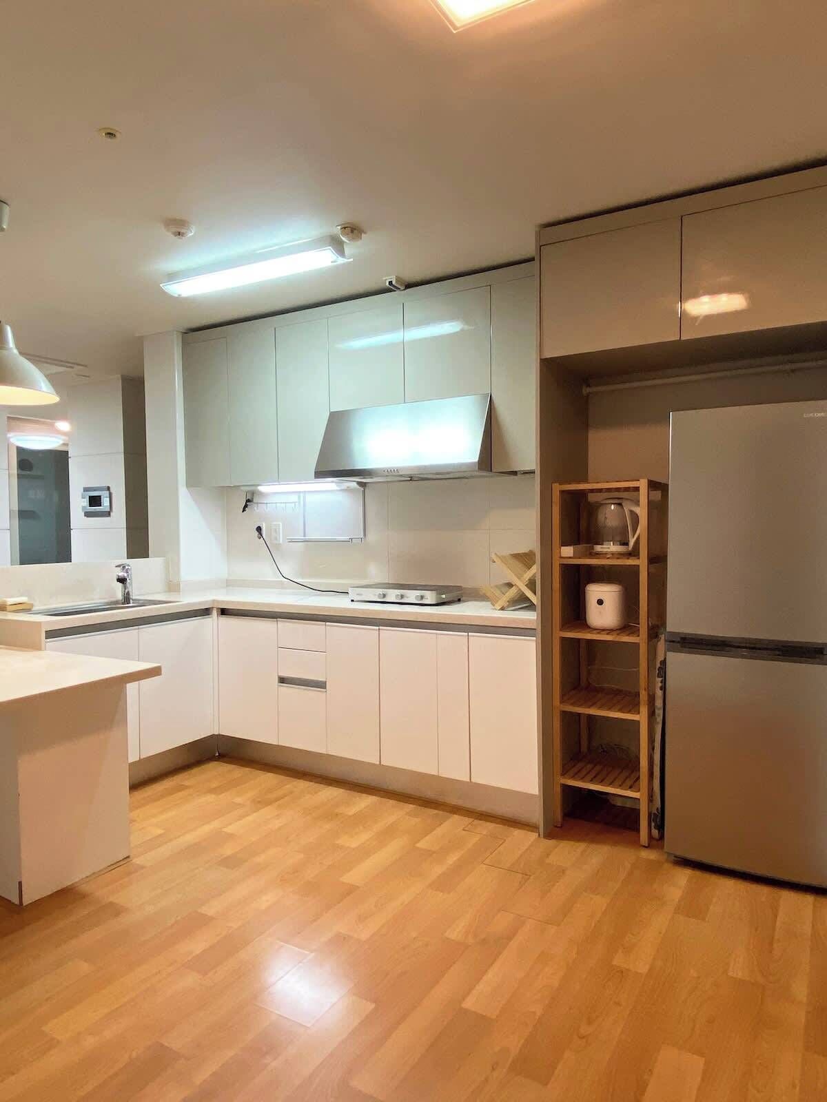 Fridge, microwave, stovetop, cookware/dishes/utensils