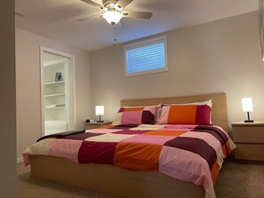 1 bedroom, desk, WiFi, wheelchair access - Welcome to Shibly's Retreat (Edmonton)