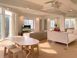 Télévision, espaces bureaux