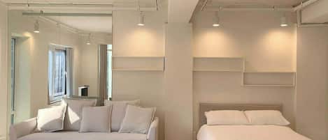 1 bedroom, desk, iron/ironing board, WiFi