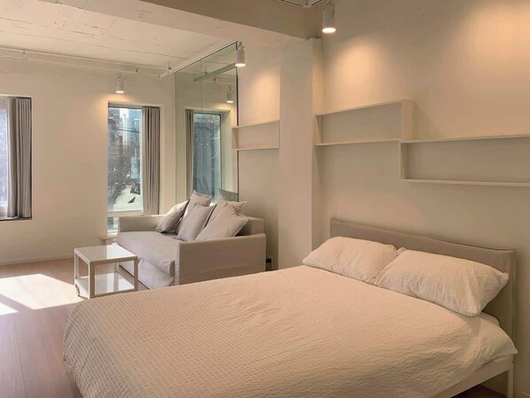 1 bedroom, desk, iron/ironing board, WiFi