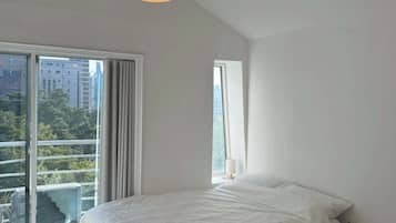 4 bedrooms, iron/ironing board, WiFi