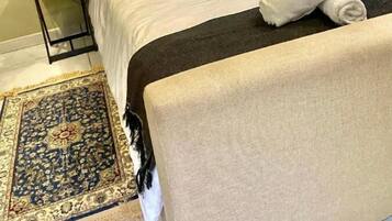 4 bedrooms, Internet, bed sheets, wheelchair access