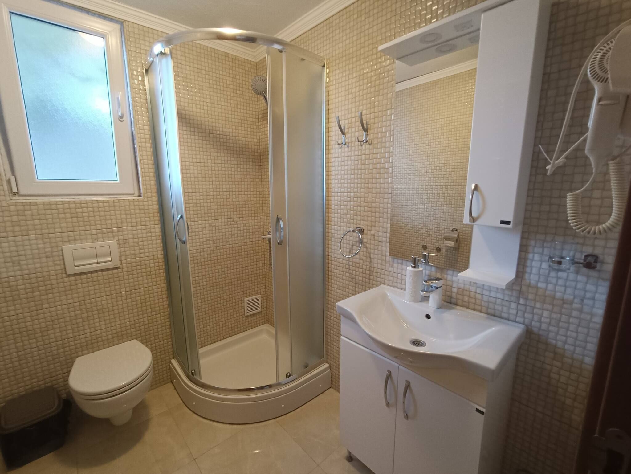 Douche, sèche-cheveux
