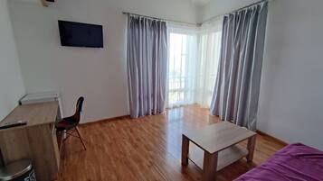 1 bedroom, iron/ironing board, internet, bed sheets