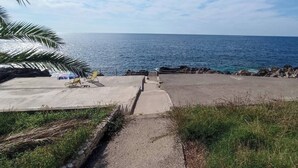 Property grounds - Two houses with sea view (Utjeha-Bušat)