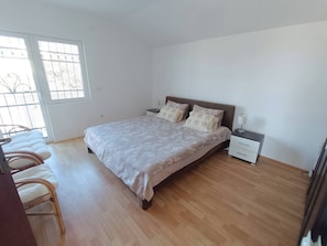 5 chambres, fer et planche à repasser, accès Internet, draps fournis