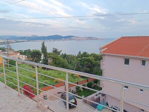Property grounds - 3 bedroom apartment with beautiful sea view (Šušanj)