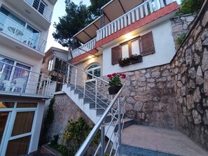 Exterior detail - 3 bedroom apartment with beautiful sea view (Šušanj)