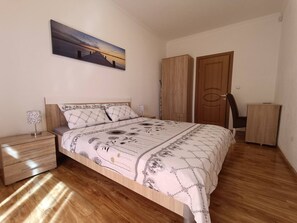 2 bedrooms, iron/ironing board, internet, bed sheets - Family apartment with a sea view (Šušanj)