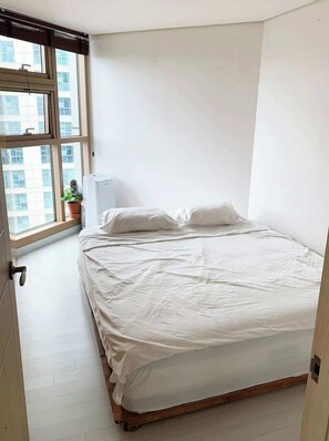 2 bedrooms, iron/ironing board, WiFi, bed sheets - Large Apt, Awesome View, Seoul STN (Seoul)