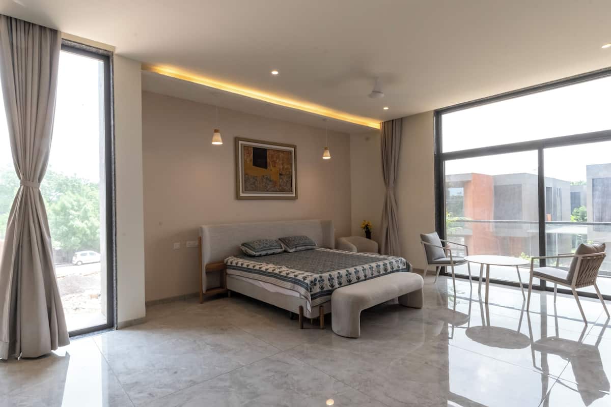 Suite estudio familiar, 1 cama de matrimonio grande, balcón | Tabla de planchar con plancha y wifi gratis