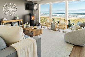 Smart TV, chimenea, futbolito y tenis de mesa 