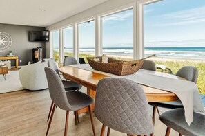 Dining - Magnificent Panoramic Ocean & Beach Views, Hot Tub, Game Room, BBQ, Fully Updated in Open Layout (Rockaway Beach)