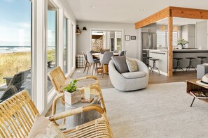 Smart TV, chimenea, futbolito y tenis de mesa 