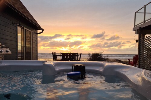 Magnificent Panoramic Ocean & Beach Views, Hot Tub, Game Room, BBQ, Fully Updated in Open Layout