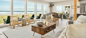 Magnificent Panoramic Ocean & Beach Views, Hot Tub, Game Room, BBQ, Fully Updated in Open Layout