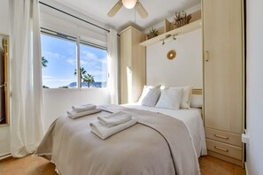 2 bedrooms, iron/ironing board, free WiFi, bed sheets