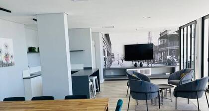 Spacious lodge in brilliant Polokwane with AC, WiFi