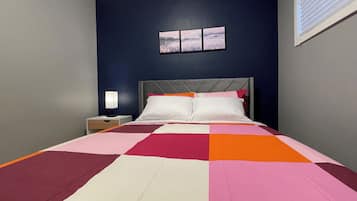 2 bedrooms, iron/ironing board, WiFi