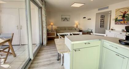 Terrace Apartment Near the Beach