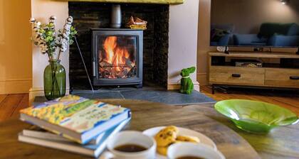 Charming Home for 10 | Perfect for Work & Leisure Stays