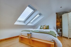 4 Schlafzimmer, Schreibtisch, Bügeleisen/B ügelbrett, kostenloses WLAN