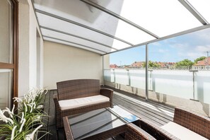 Deluxe Apartment | Balcony - Hallera 165 by Downtown Apartments (Gdansk)